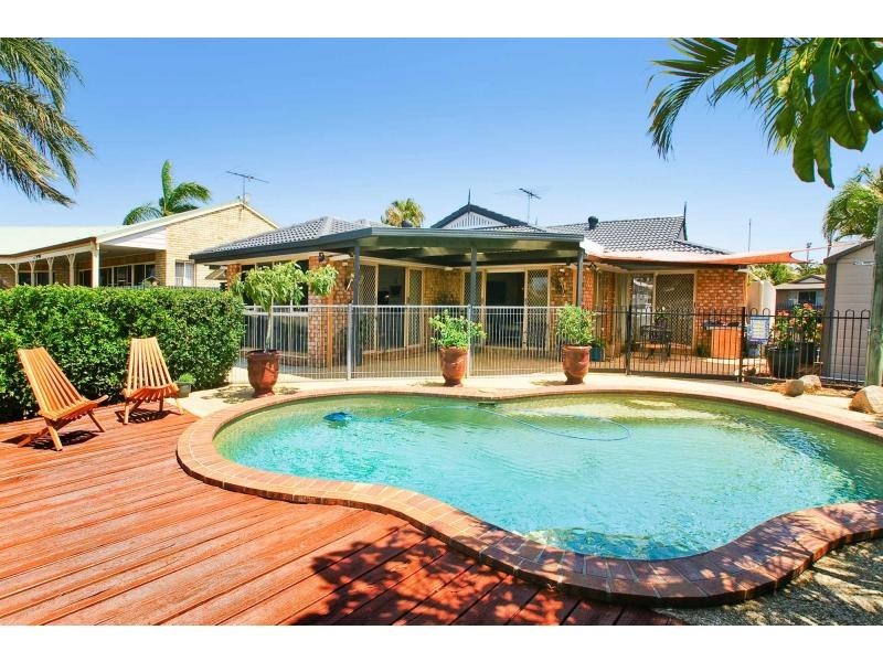 4 Fleetwing Avenue, Newport QLD 4020