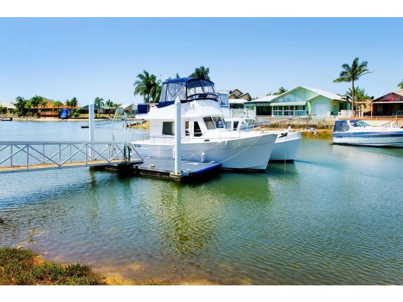 4 Fleetwing Avenue, Newport QLD 4020