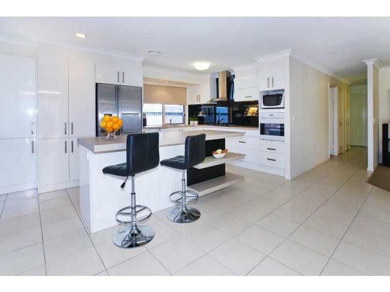 4 Fleetwing Avenue, Newport QLD 4020