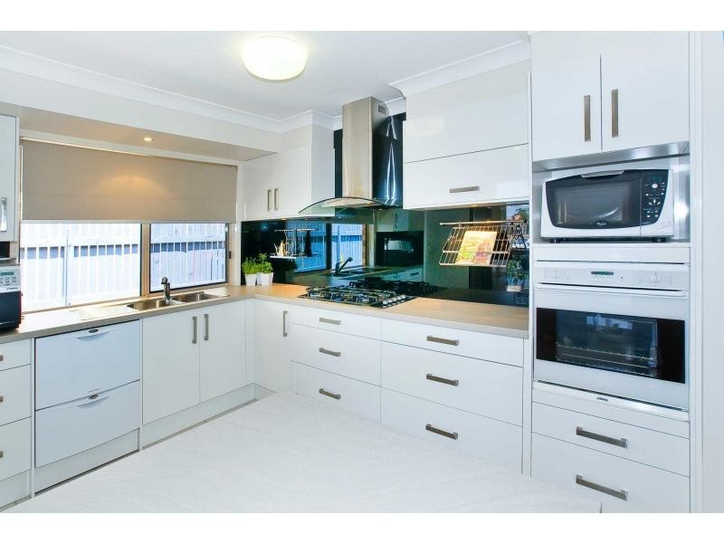 4 Fleetwing Avenue, Newport QLD 4020