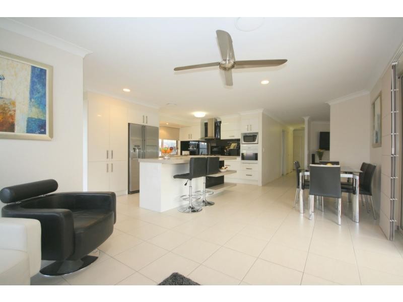 4 Fleetwing Avenue, Newport QLD 4020