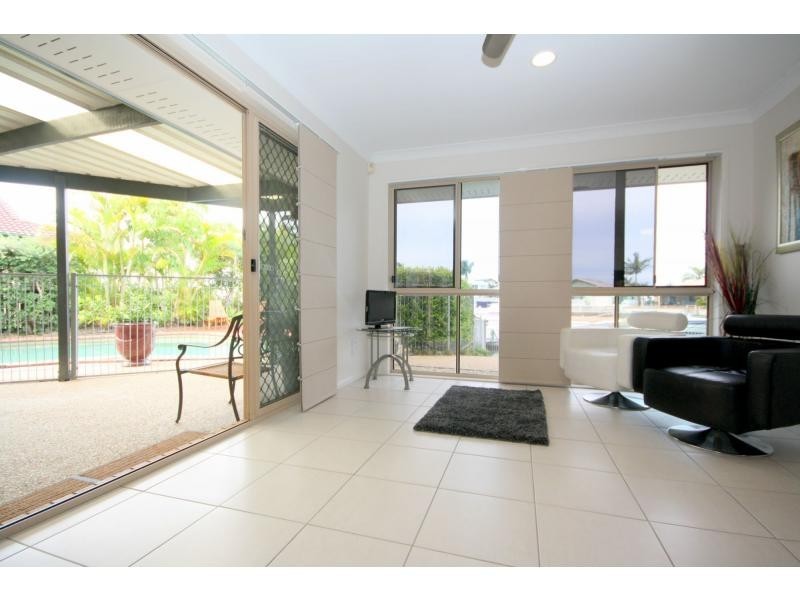 4 Fleetwing Avenue, Newport QLD 4020