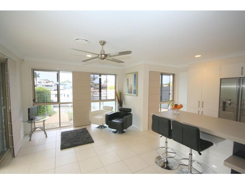 4 Fleetwing Avenue, Newport QLD 4020