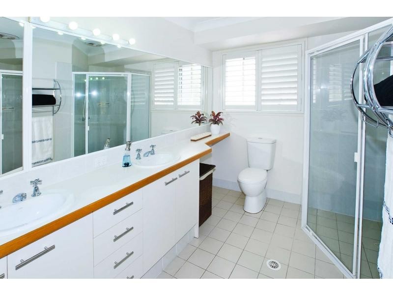 4 Fleetwing Avenue, Newport QLD 4020