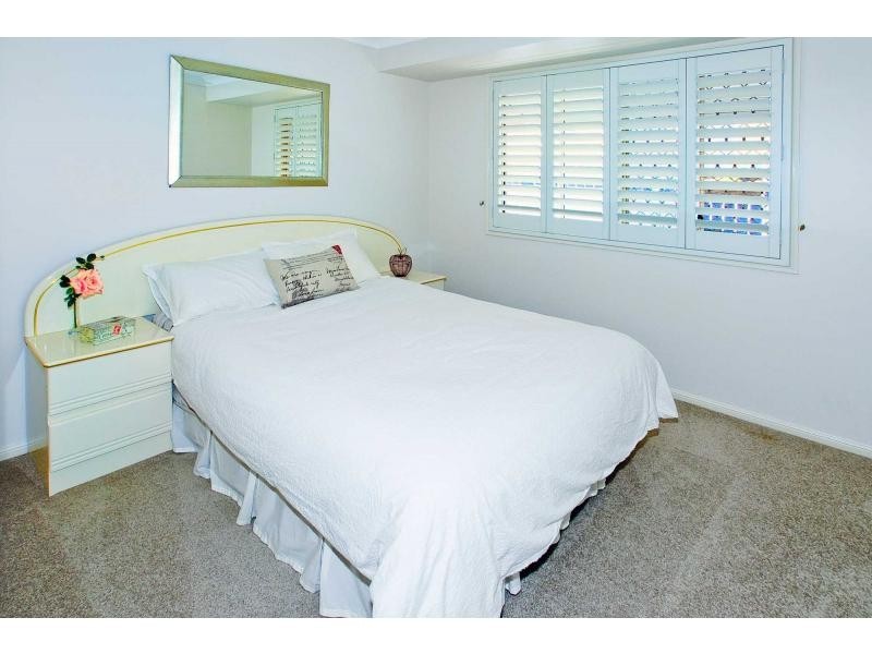 4 Fleetwing Avenue, Newport QLD 4020