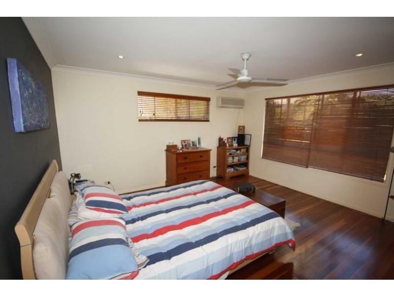 25 Thurecht Parade, Scarborough QLD 4020