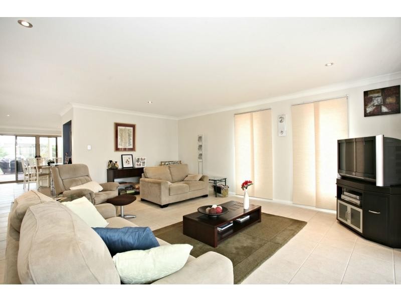 35 Aurora Place, Newport QLD 4020