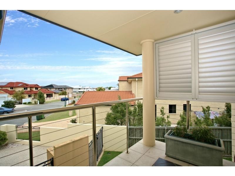 35 Aurora Place, Newport QLD 4020