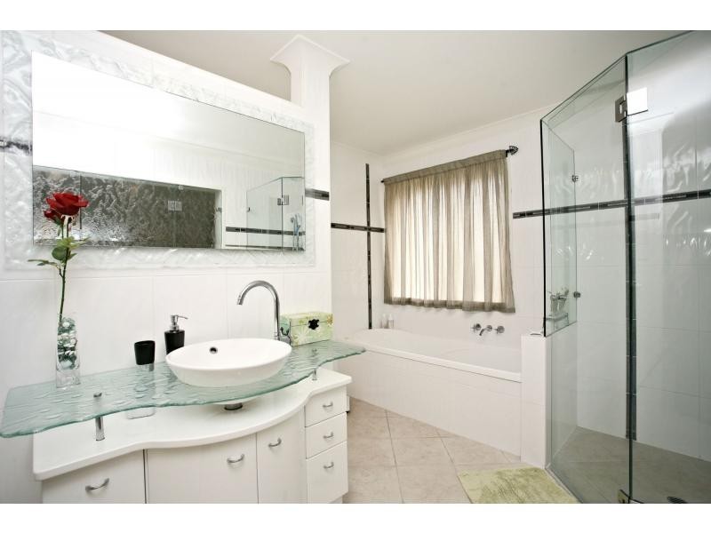 35 Aurora Place, Newport QLD 4020