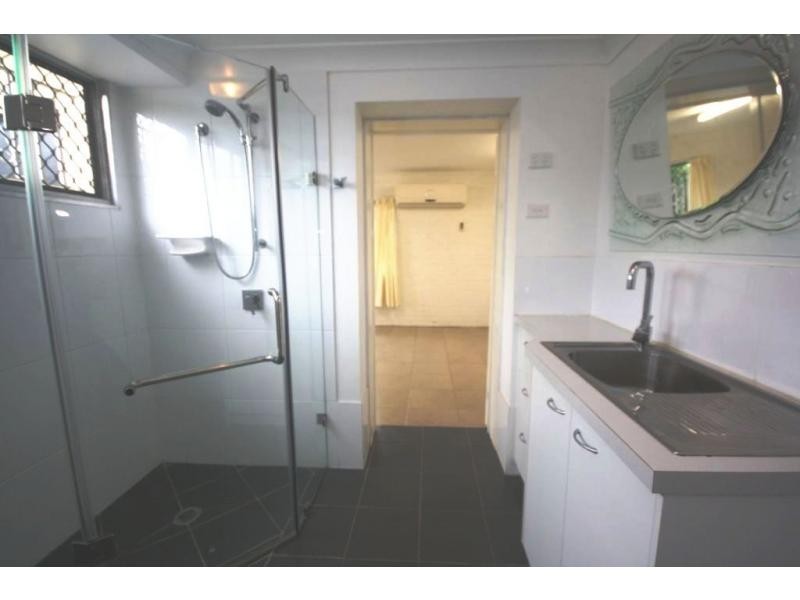 24b Deans Street, Clontarf QLD 4019