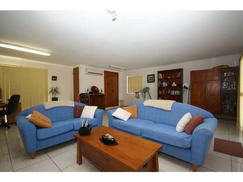 25 Arrakune Crescent, Kallangur QLD 4503