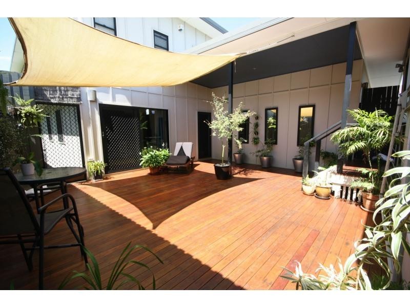 1/182 Prince Edward Parade, Scarborough QLD 4020