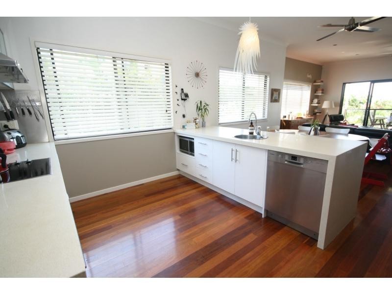 1/182 Prince Edward Parade, Scarborough QLD 4020