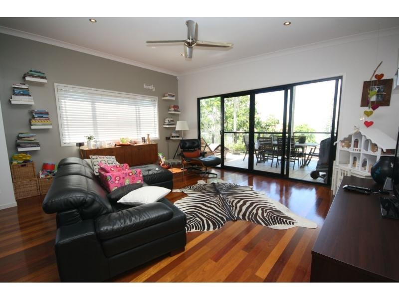1/182 Prince Edward Parade, Scarborough QLD 4020