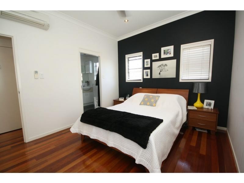 1/182 Prince Edward Parade, Scarborough QLD 4020