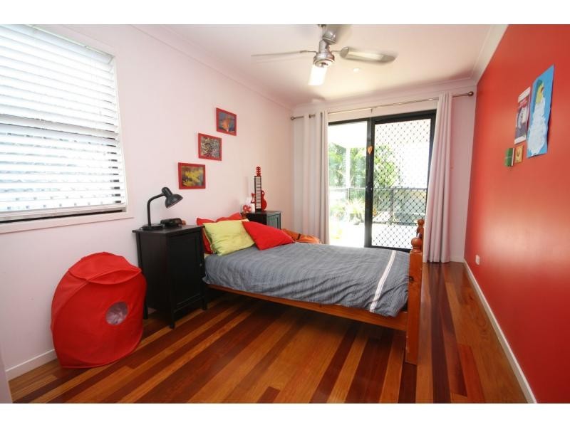 1/182 Prince Edward Parade, Scarborough QLD 4020