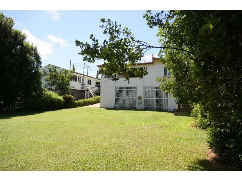0037 Fernlea Avenue, Scarborough QLD 4020