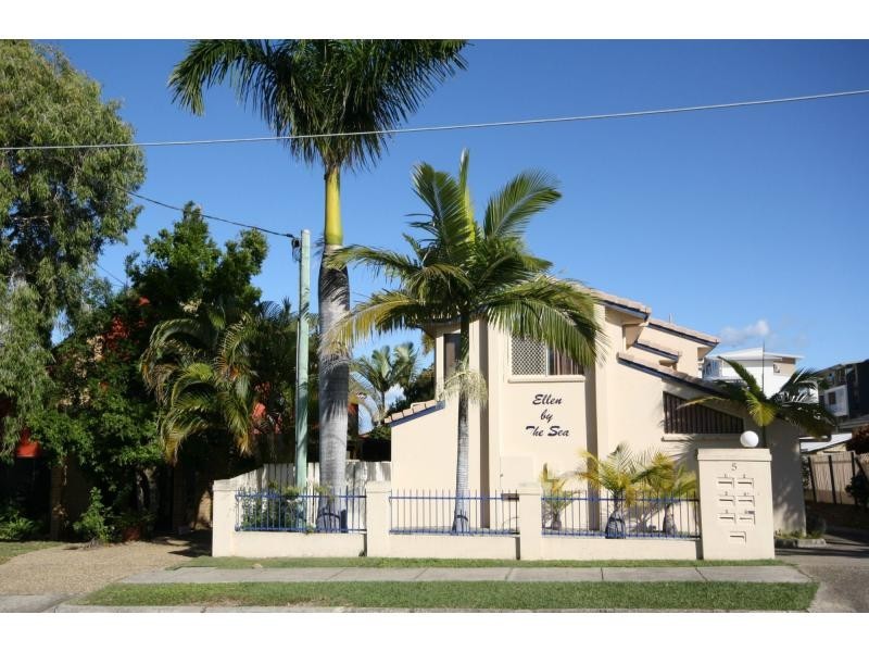 2/5 Ellen Street, Woody Point QLD 4019