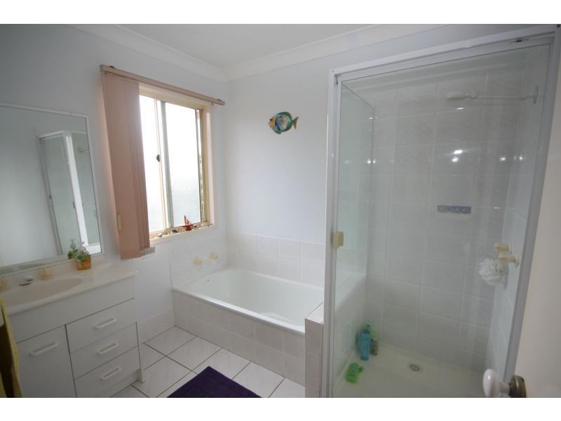 2/5 Ellen Street, Woody Point QLD 4019