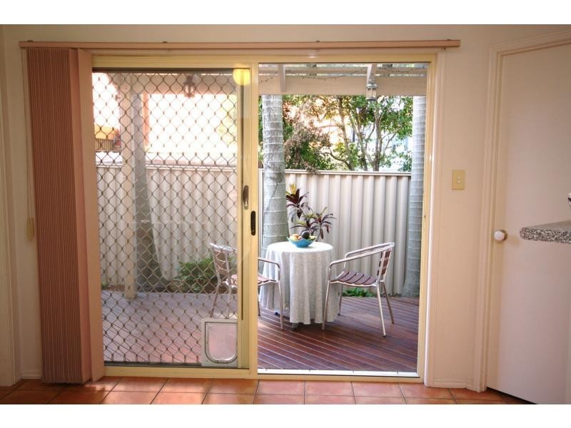 2/5 Ellen Street, Woody Point QLD 4019