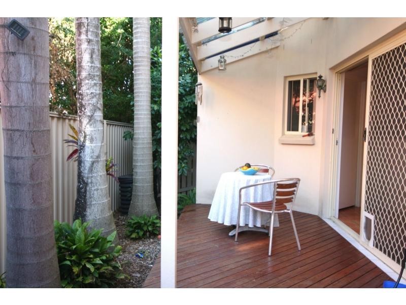 2/5 Ellen Street, Woody Point QLD 4019