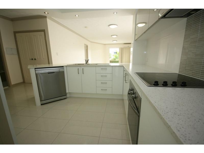 2/7 Annie Street, Woody Point QLD 4019