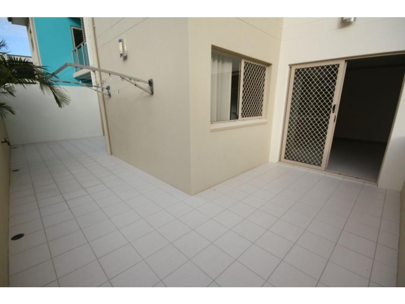 2/7 Annie Street, Woody Point QLD 4019