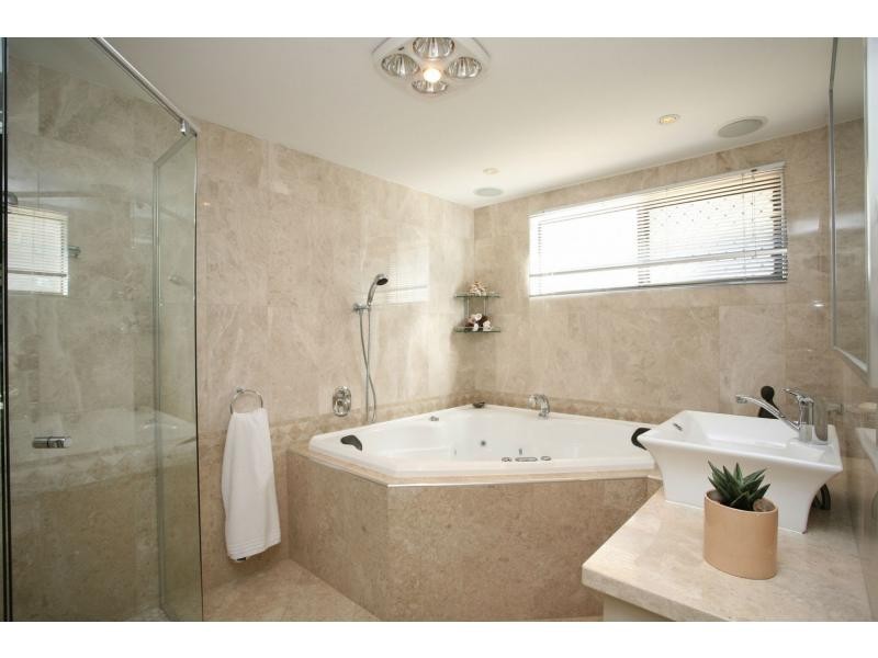 78 King Street, Woody Point QLD 4019