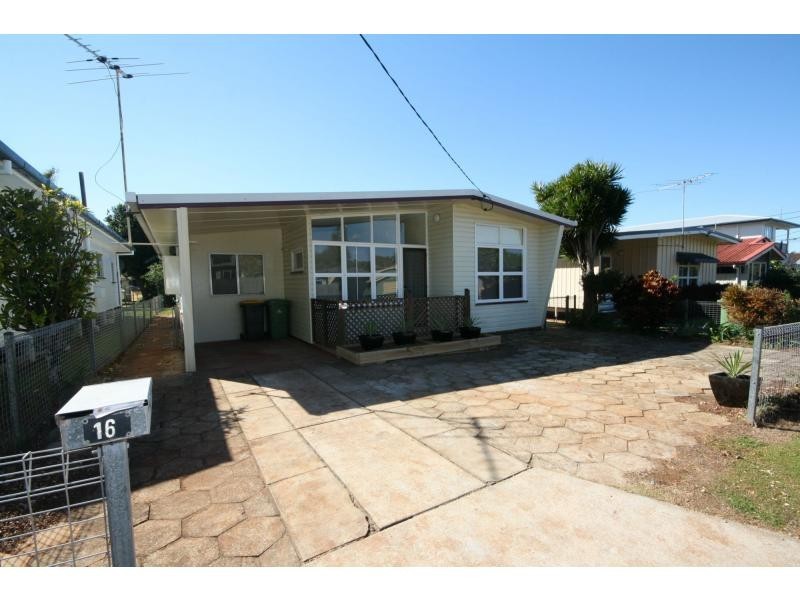 16 Higlett Street, Scarborough QLD 4020