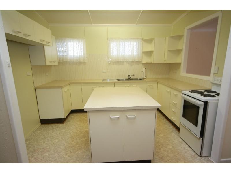16 Higlett Street, Scarborough QLD 4020