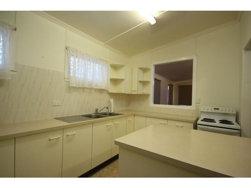 16 Higlett Street, Scarborough QLD 4020