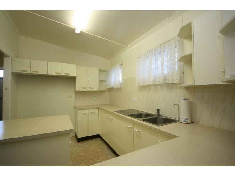 16 Higlett Street, Scarborough QLD 4020