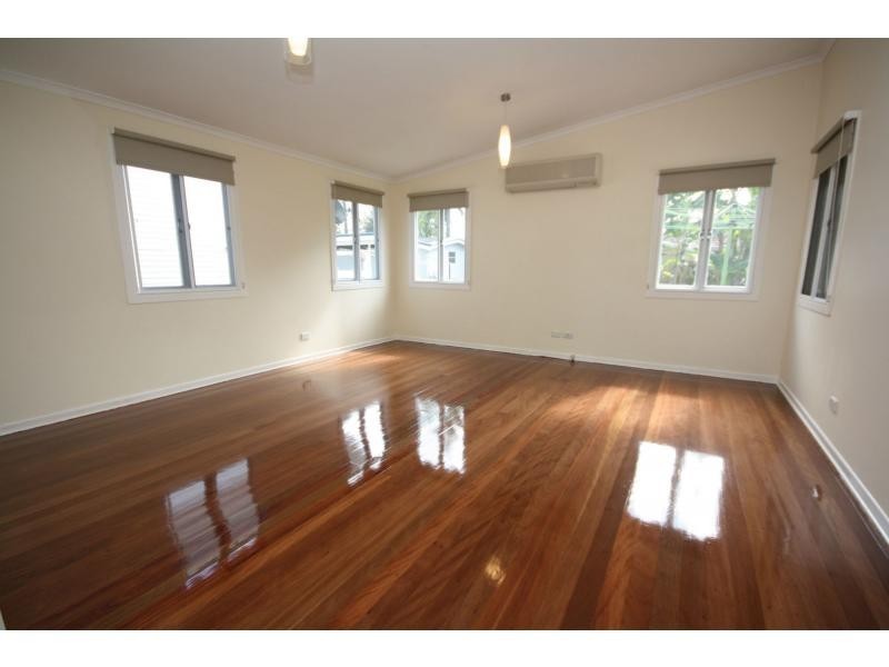 16 Higlett Street, Scarborough QLD 4020