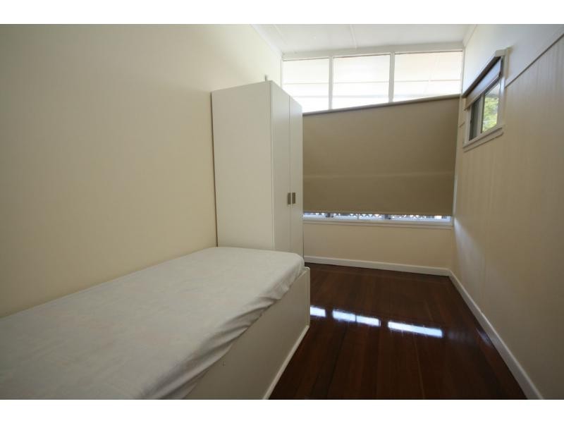 16 Higlett Street, Scarborough QLD 4020