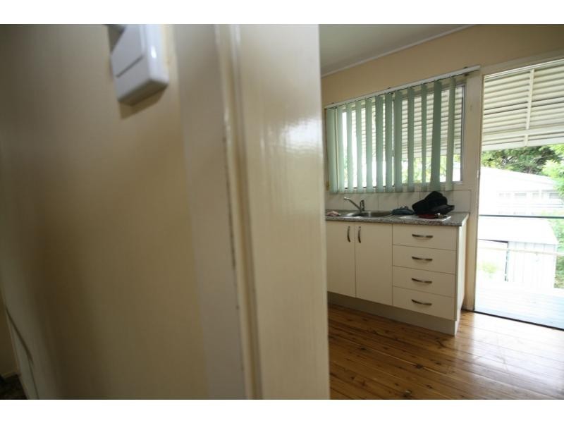 32 Ashmole Road, Redcliffe QLD 4020