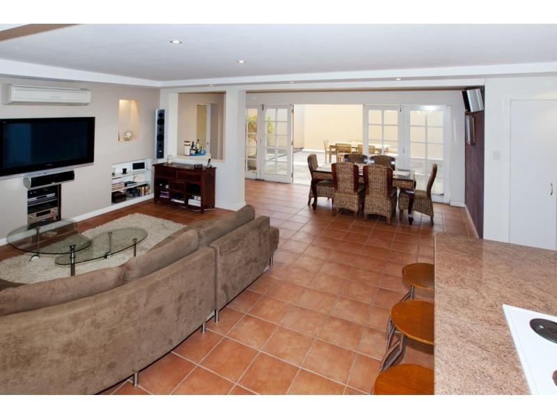 4 Anderson Street, Scarborough QLD 4020