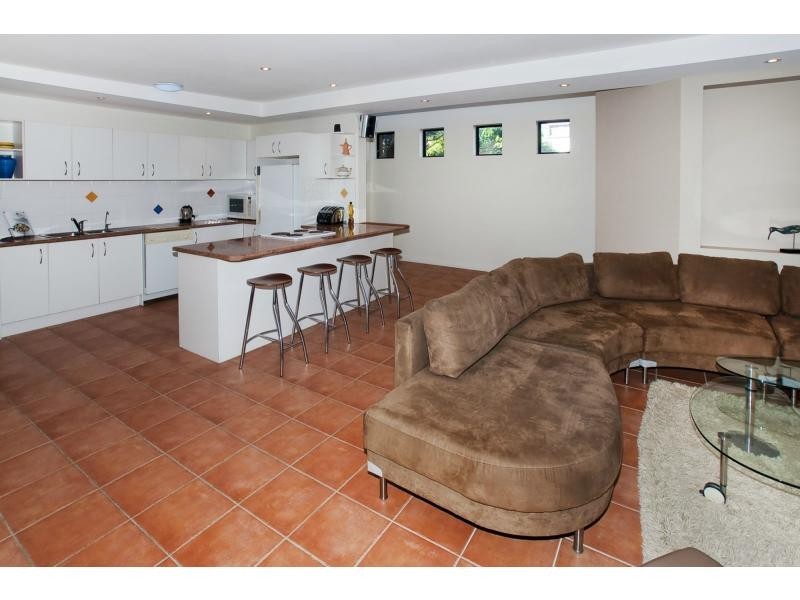 4 Anderson Street, Scarborough QLD 4020