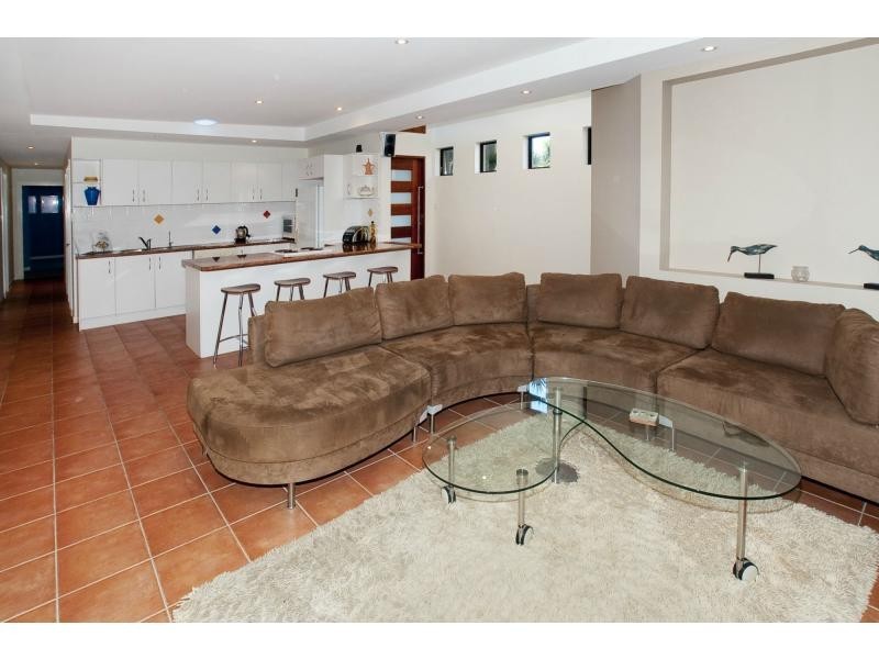 4 Anderson Street, Scarborough QLD 4020