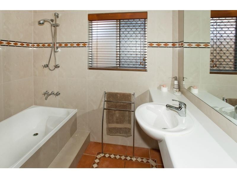 4 Anderson Street, Scarborough QLD 4020