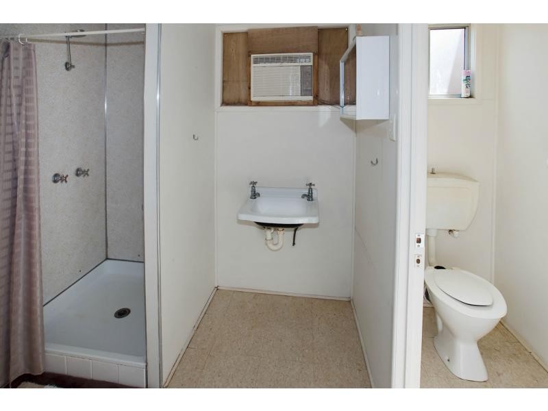 4 Anderson Street, Scarborough QLD 4020