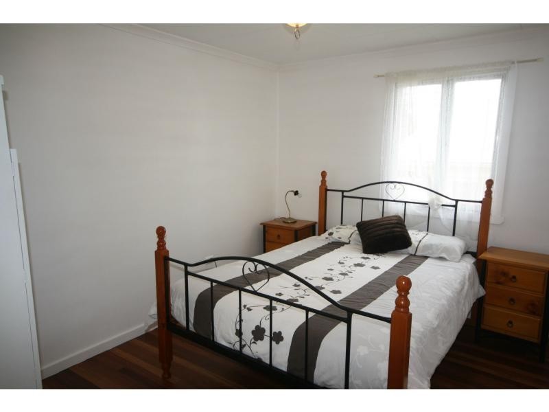 00037 Fernlea Avenue, Scarborough QLD 4020