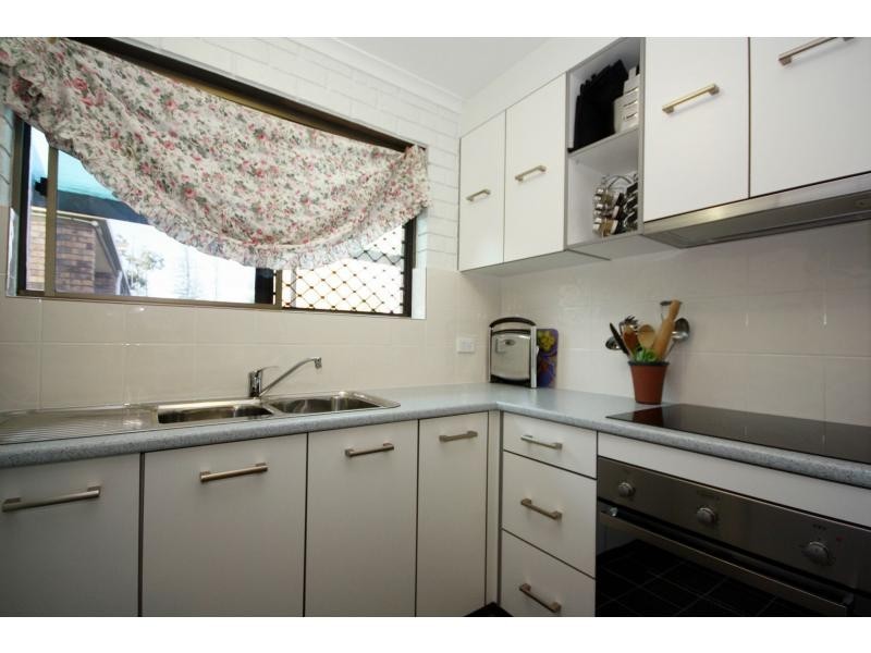4/1 ROCK STREET, Scarborough QLD 4020