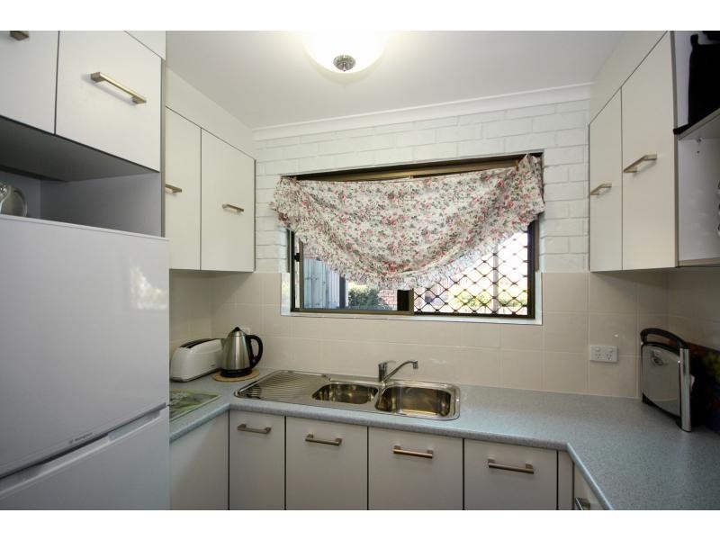 4/1 ROCK STREET, Scarborough QLD 4020