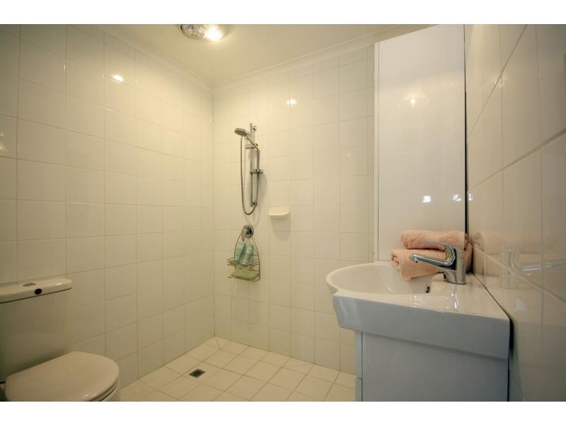 4/1 ROCK STREET, Scarborough QLD 4020