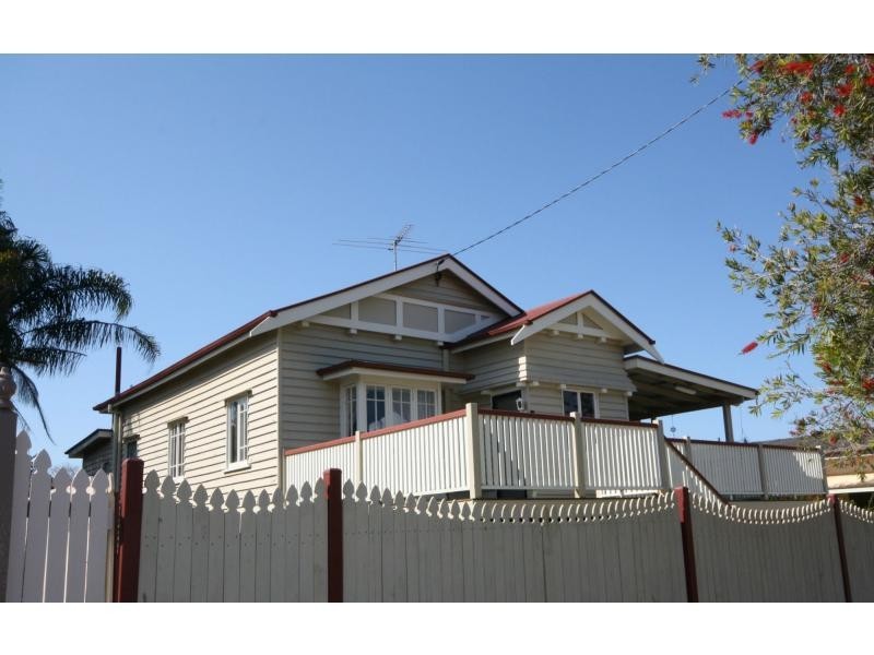 2 Griffith Road, Scarborough QLD 4020