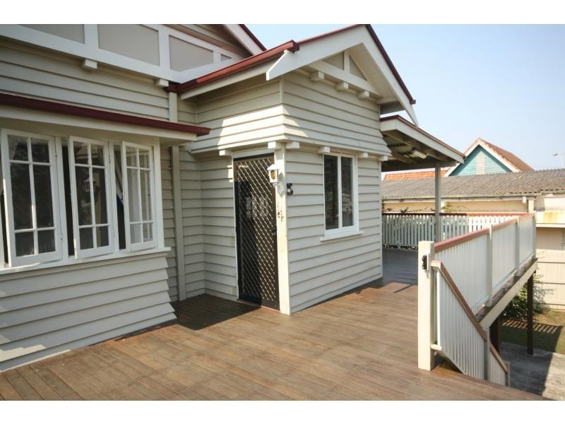 2 Griffith Road, Scarborough QLD 4020