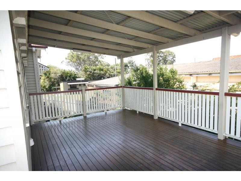 2 Griffith Road, Scarborough QLD 4020