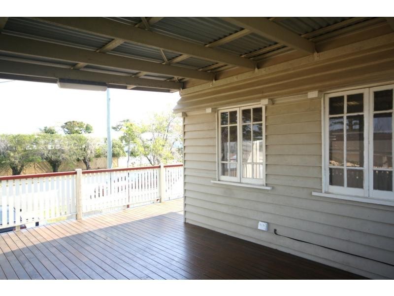 2 Griffith Road, Scarborough QLD 4020