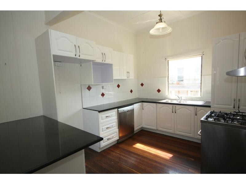 2 Griffith Road, Scarborough QLD 4020
