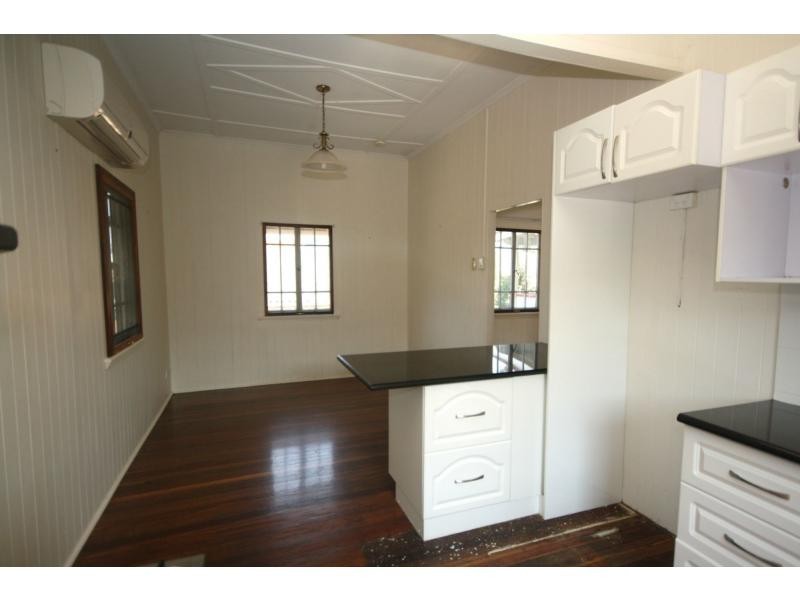 2 Griffith Road, Scarborough QLD 4020